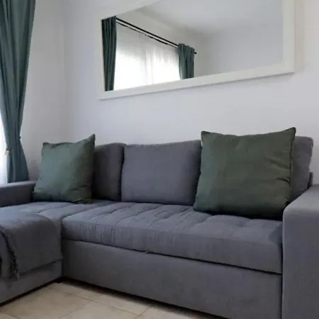 Stunning Refurbished 1 Bedroom *
