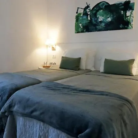 Apartment Stunning Refurbished 1 Bedroom *